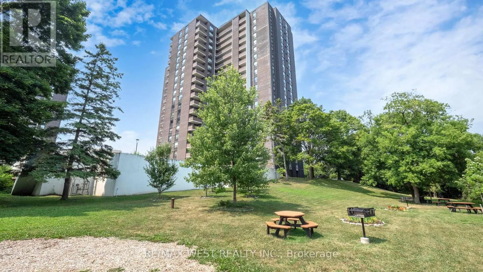 404 - 1535 LAKESHORE ROAD E