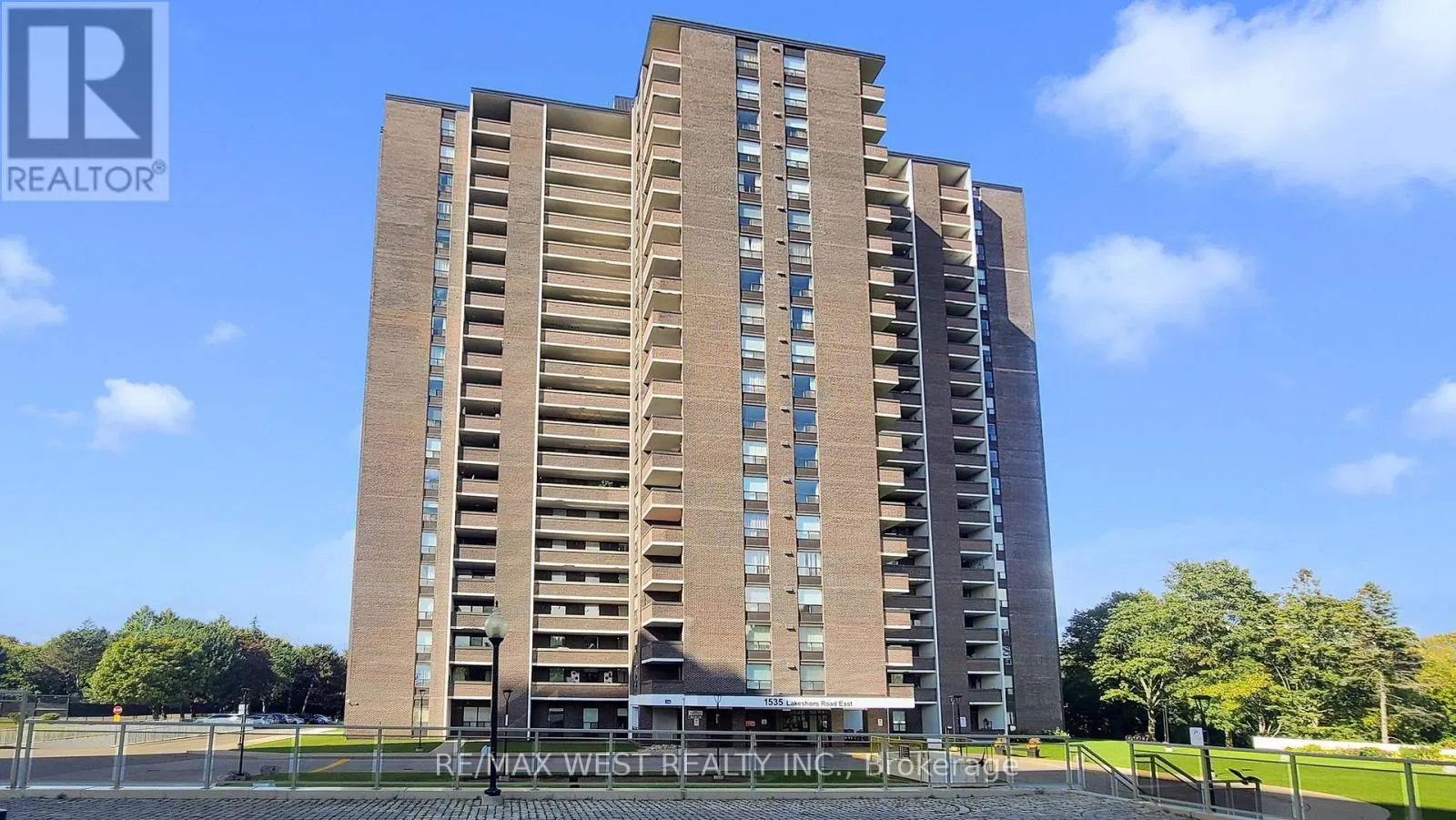 404 - 1535 LAKESHORE ROAD E