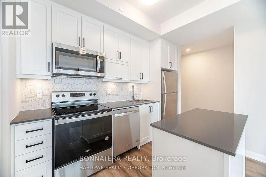 907 - 3006 WILLIAM CUTMORE BOULEVARD