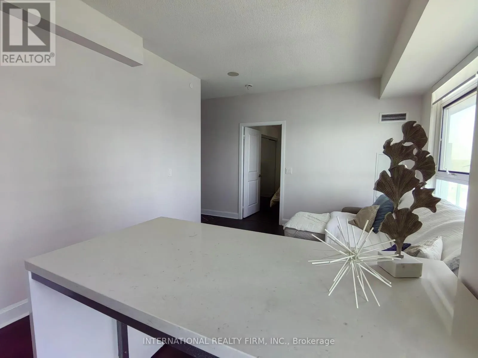1608 - 33 SHORE BREEZE DRIVE