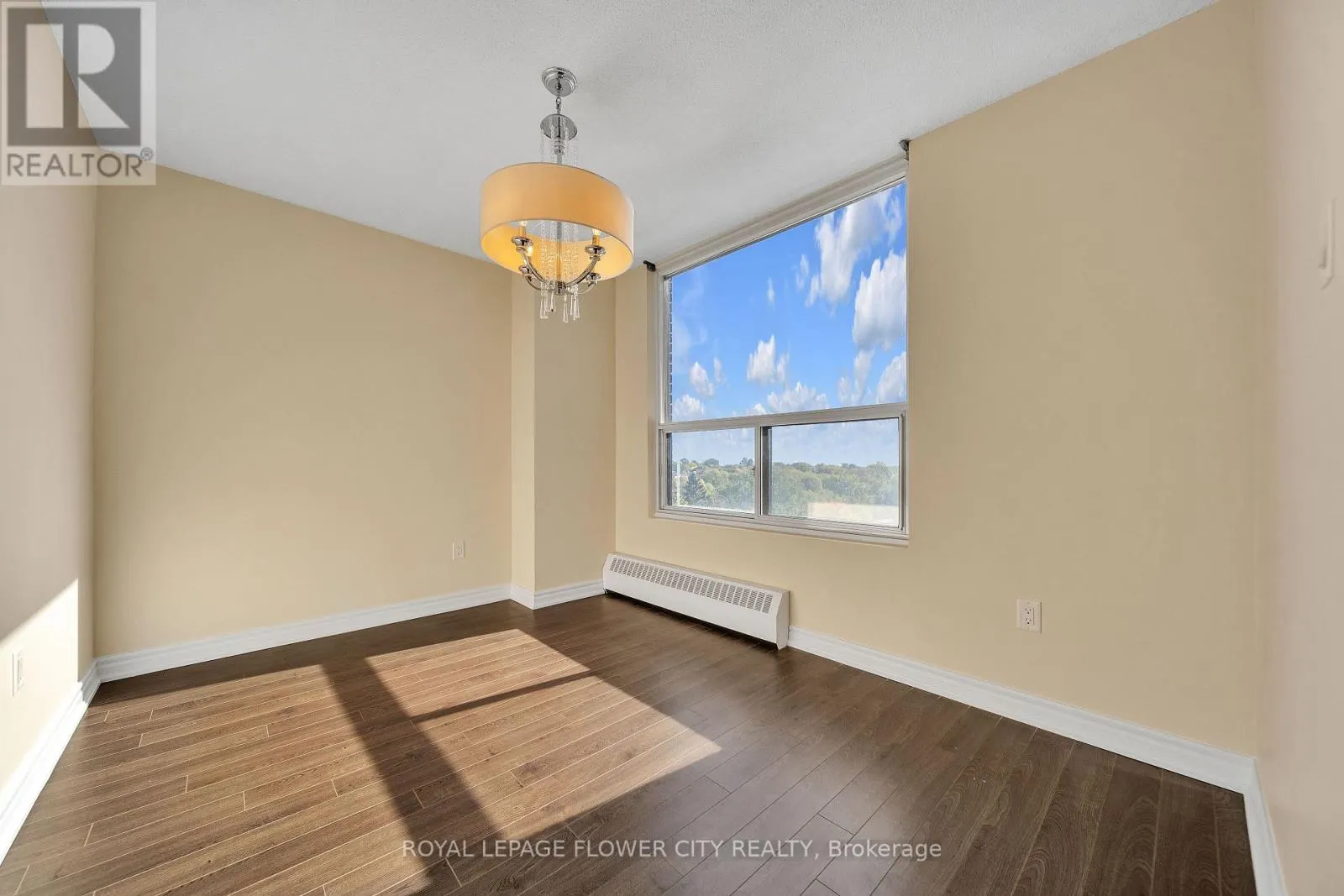 602 - 1515 LAKESHORE ROAD E