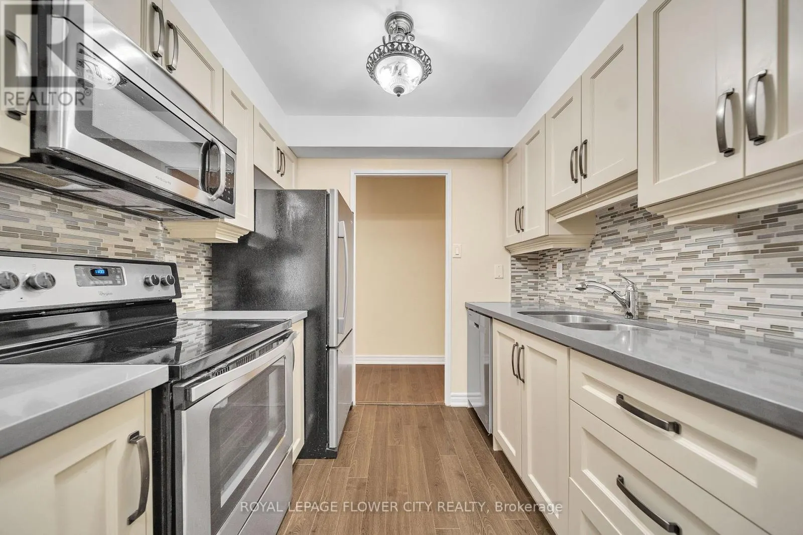 602 - 1515 LAKESHORE ROAD E