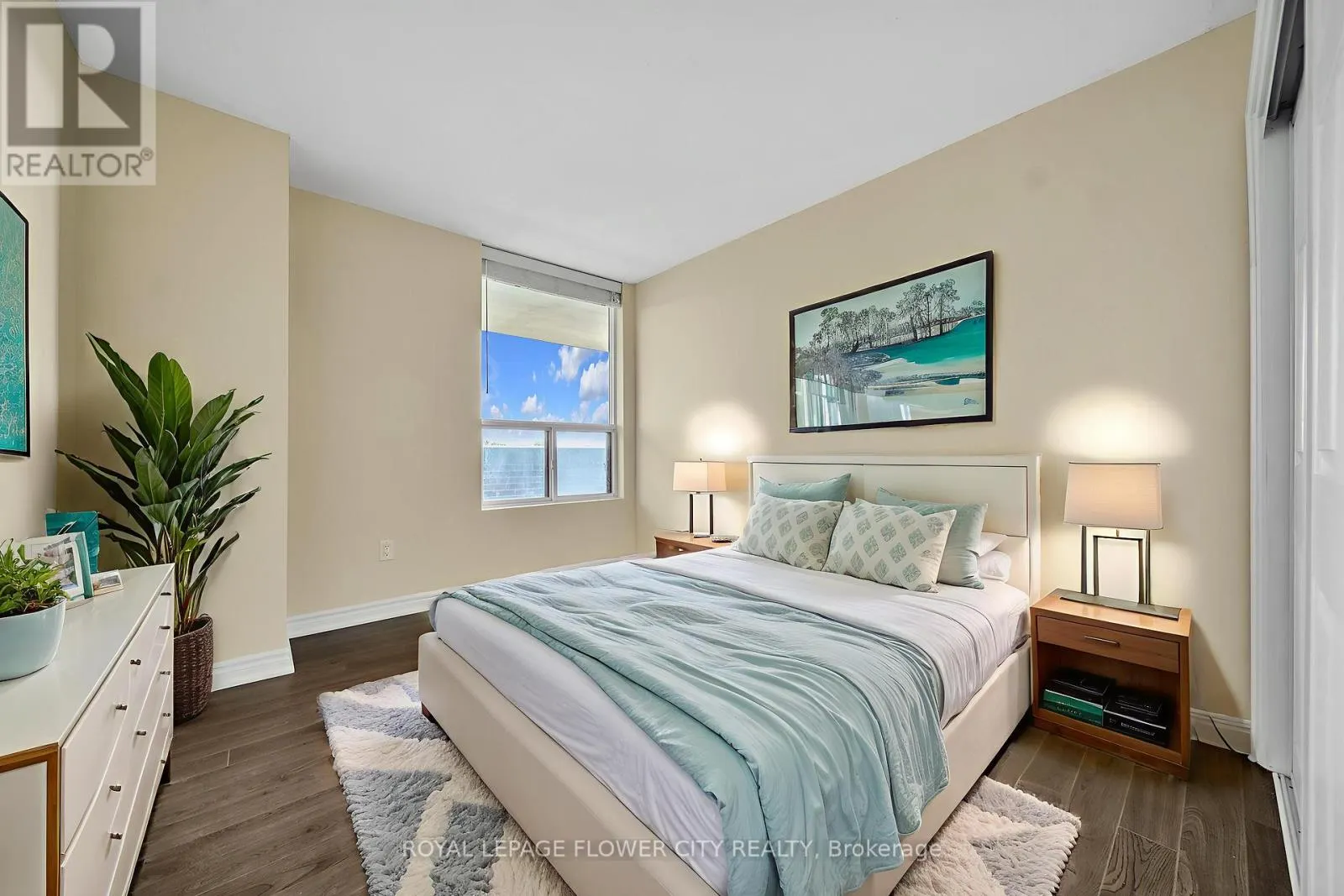 602 - 1515 LAKESHORE ROAD E