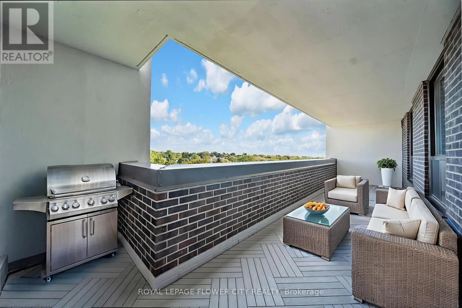 602 - 1515 LAKESHORE ROAD E