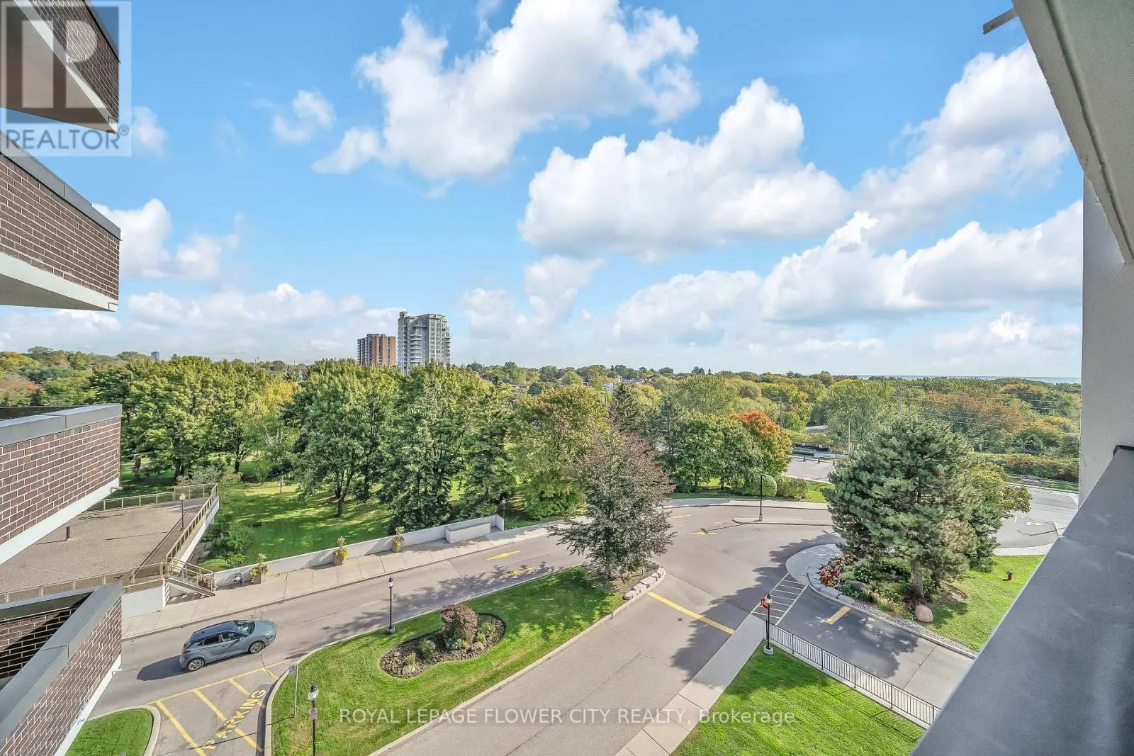 602 - 1515 LAKESHORE ROAD E