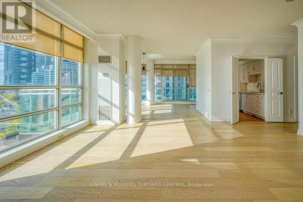 805 - 5 MARINE PARADE DRIVE