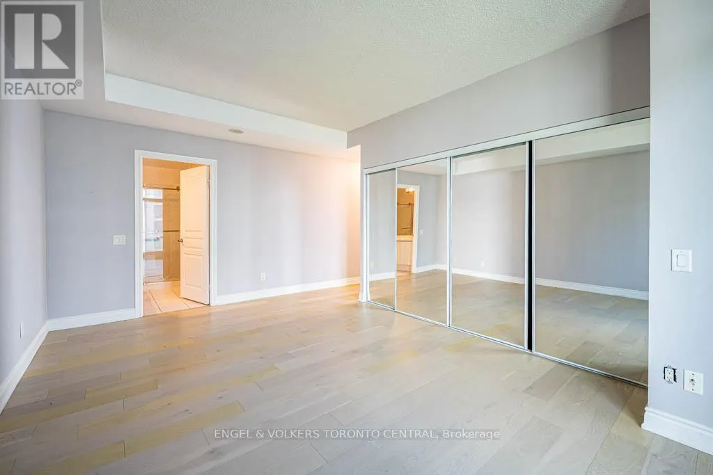 805 - 5 MARINE PARADE DRIVE