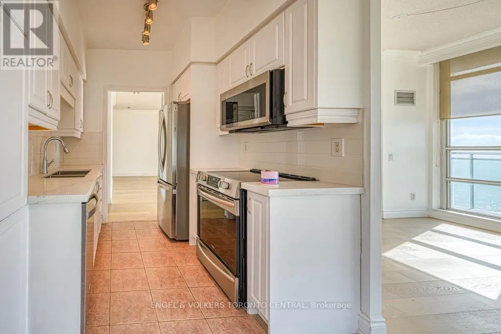 805 - 5 MARINE PARADE DRIVE