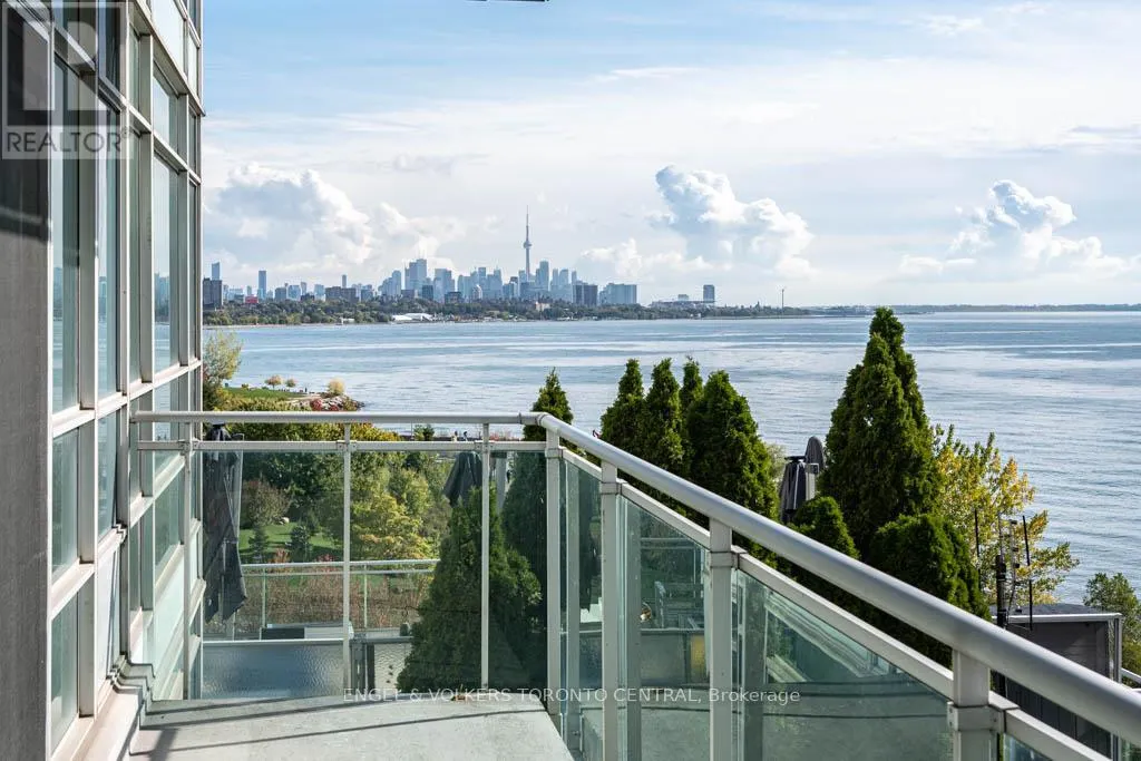 805 - 5 MARINE PARADE DRIVE