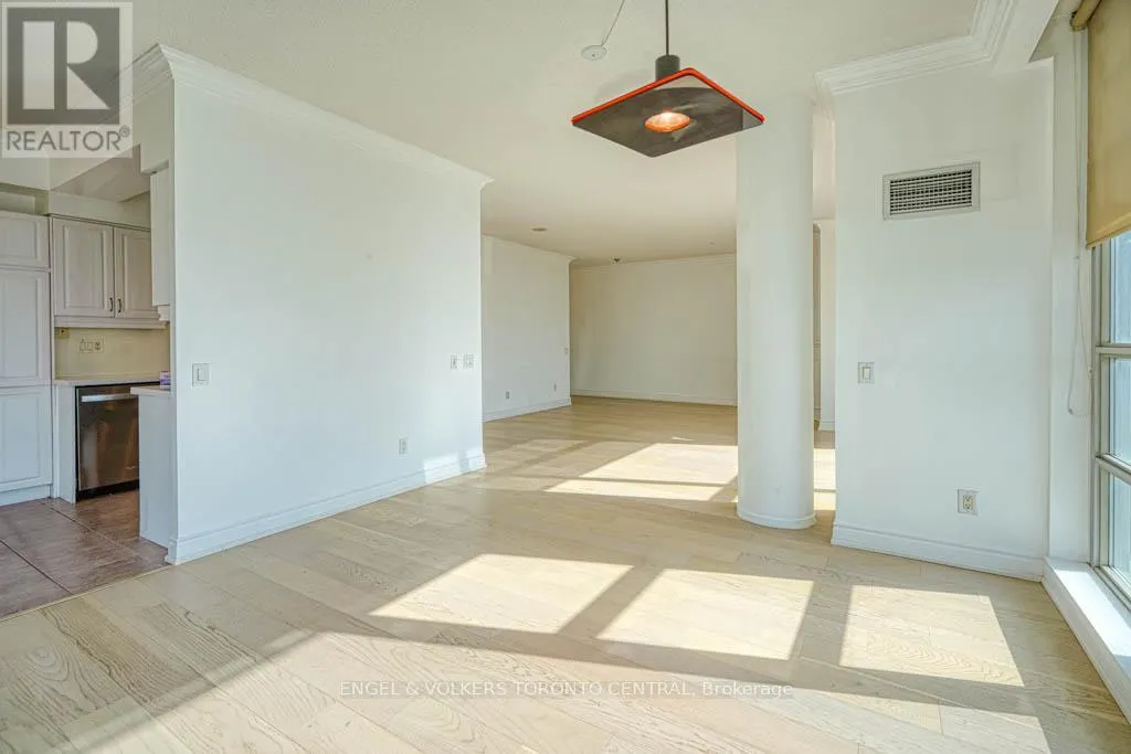 805 - 5 MARINE PARADE DRIVE