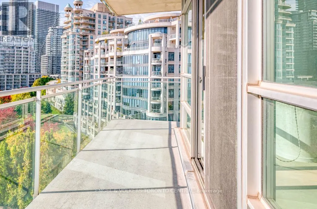 805 - 5 MARINE PARADE DRIVE