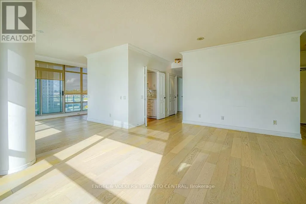 805 - 5 MARINE PARADE DRIVE