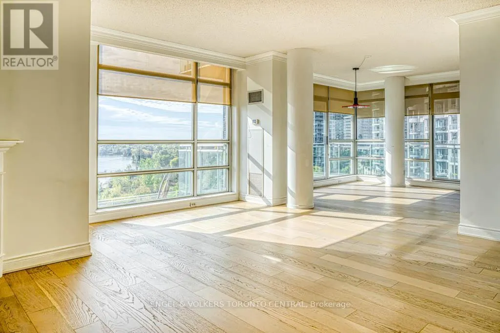 805 - 5 MARINE PARADE DRIVE