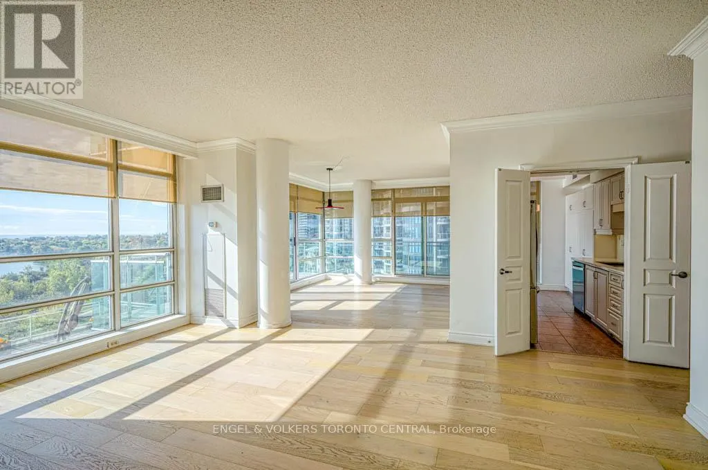 805 - 5 MARINE PARADE DRIVE