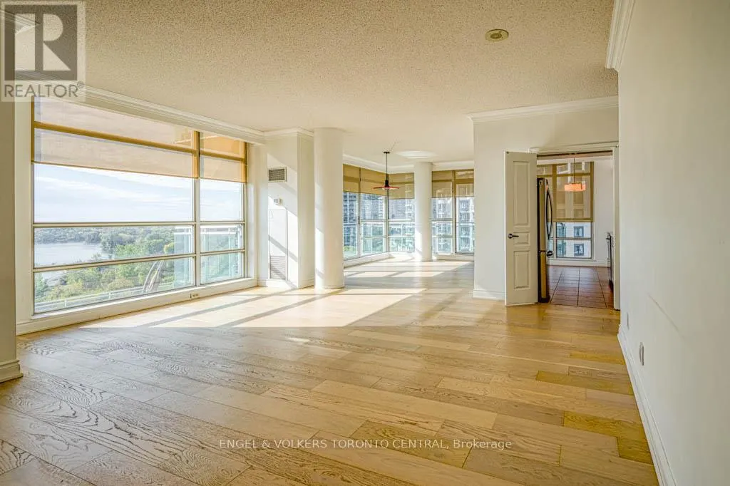 805 - 5 MARINE PARADE DRIVE