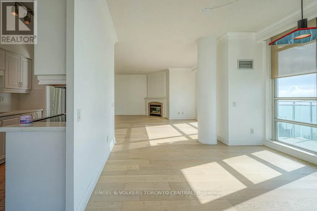 805 - 5 MARINE PARADE DRIVE