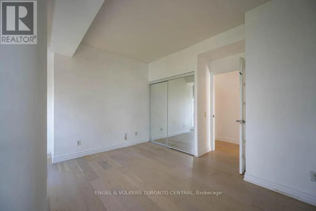 805 - 5 MARINE PARADE DRIVE
