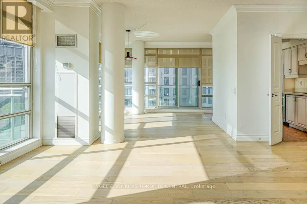 805 - 5 MARINE PARADE DRIVE