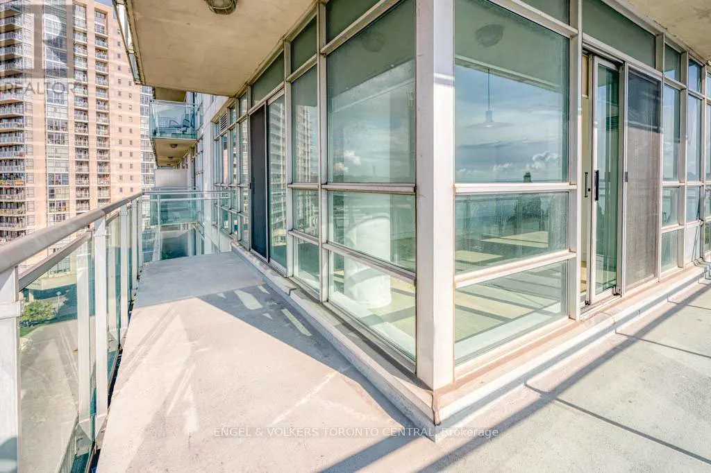 805 - 5 MARINE PARADE DRIVE