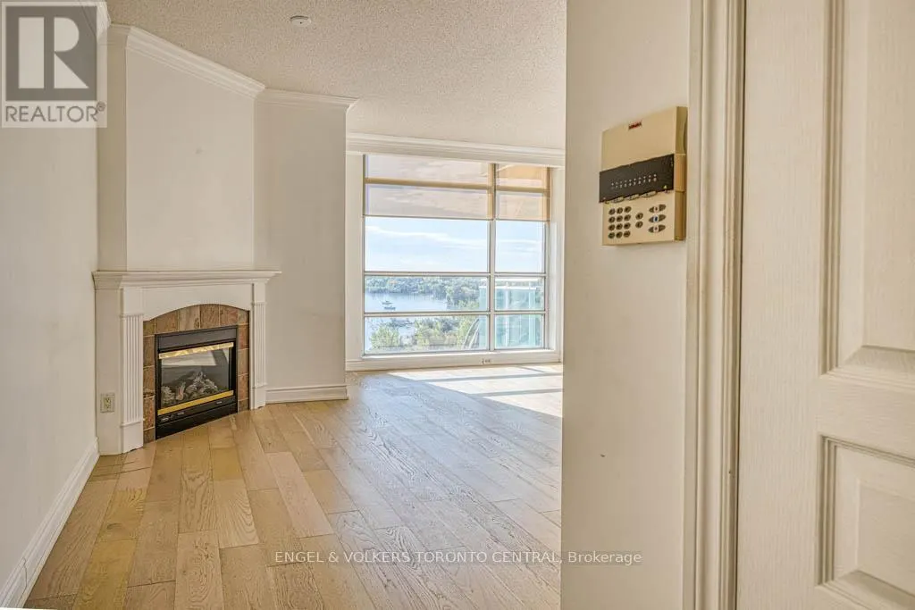 805 - 5 MARINE PARADE DRIVE