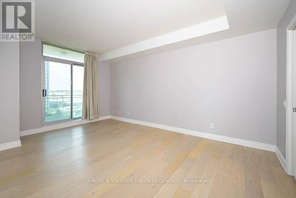 805 - 5 MARINE PARADE DRIVE