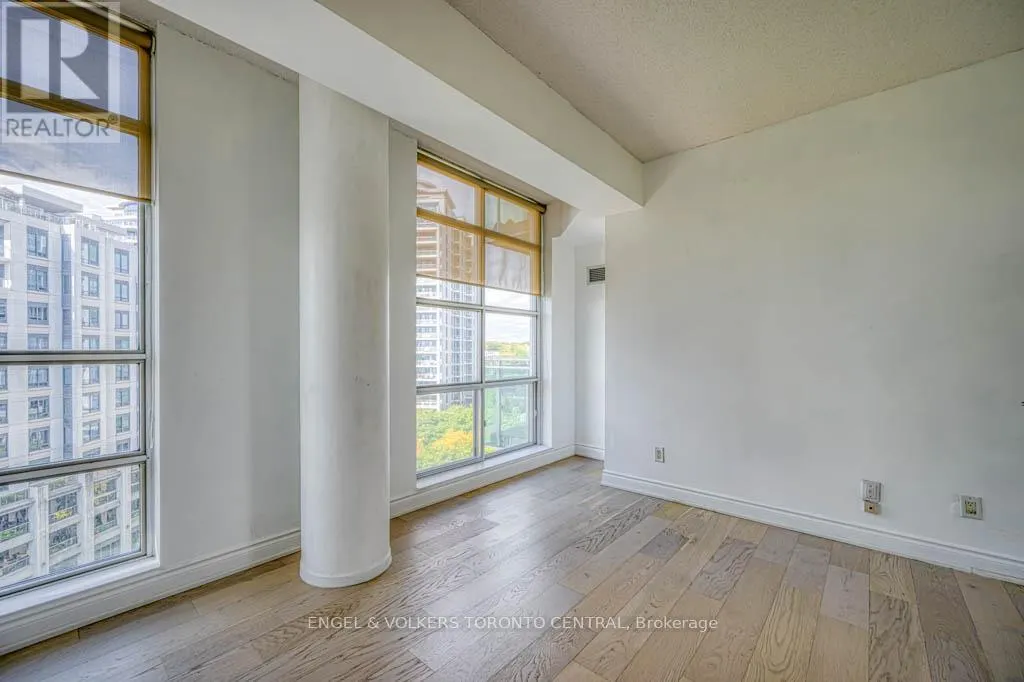 805 - 5 MARINE PARADE DRIVE