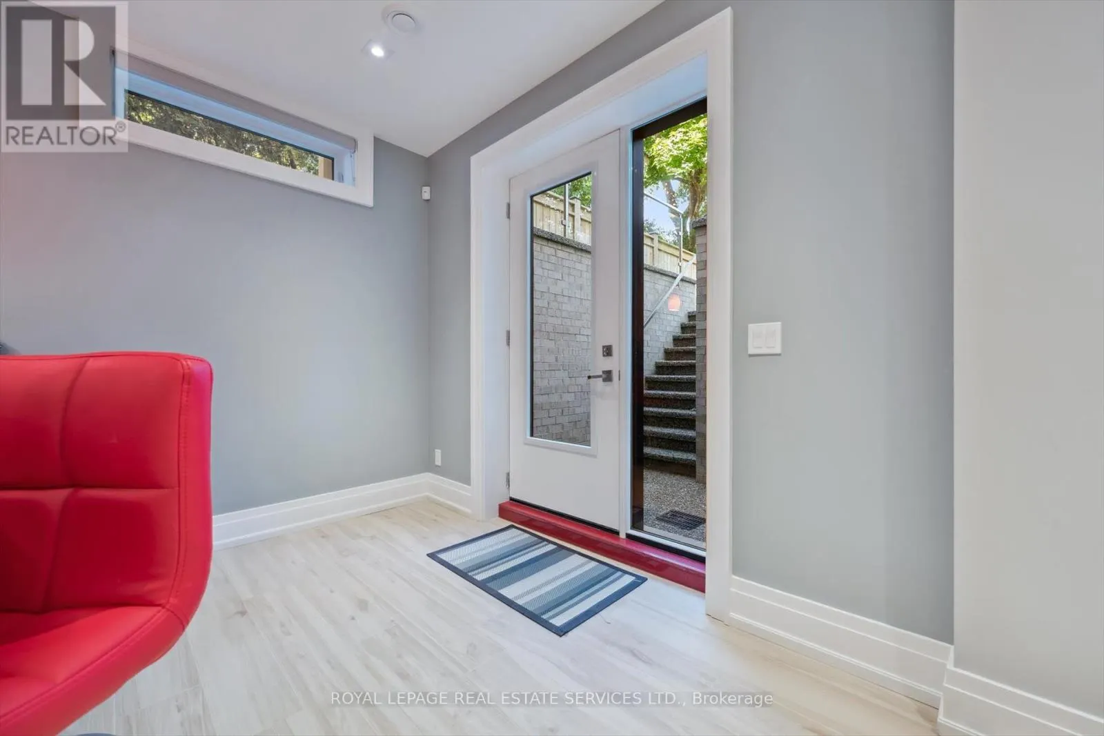 14 WESTGLEN CRESCENT