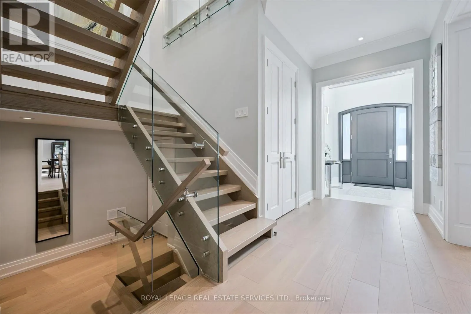 14 WESTGLEN CRESCENT
