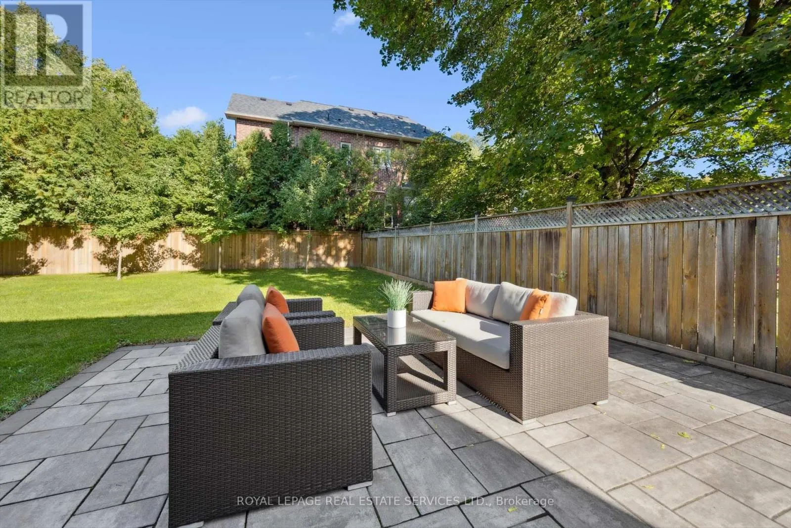14 WESTGLEN CRESCENT
