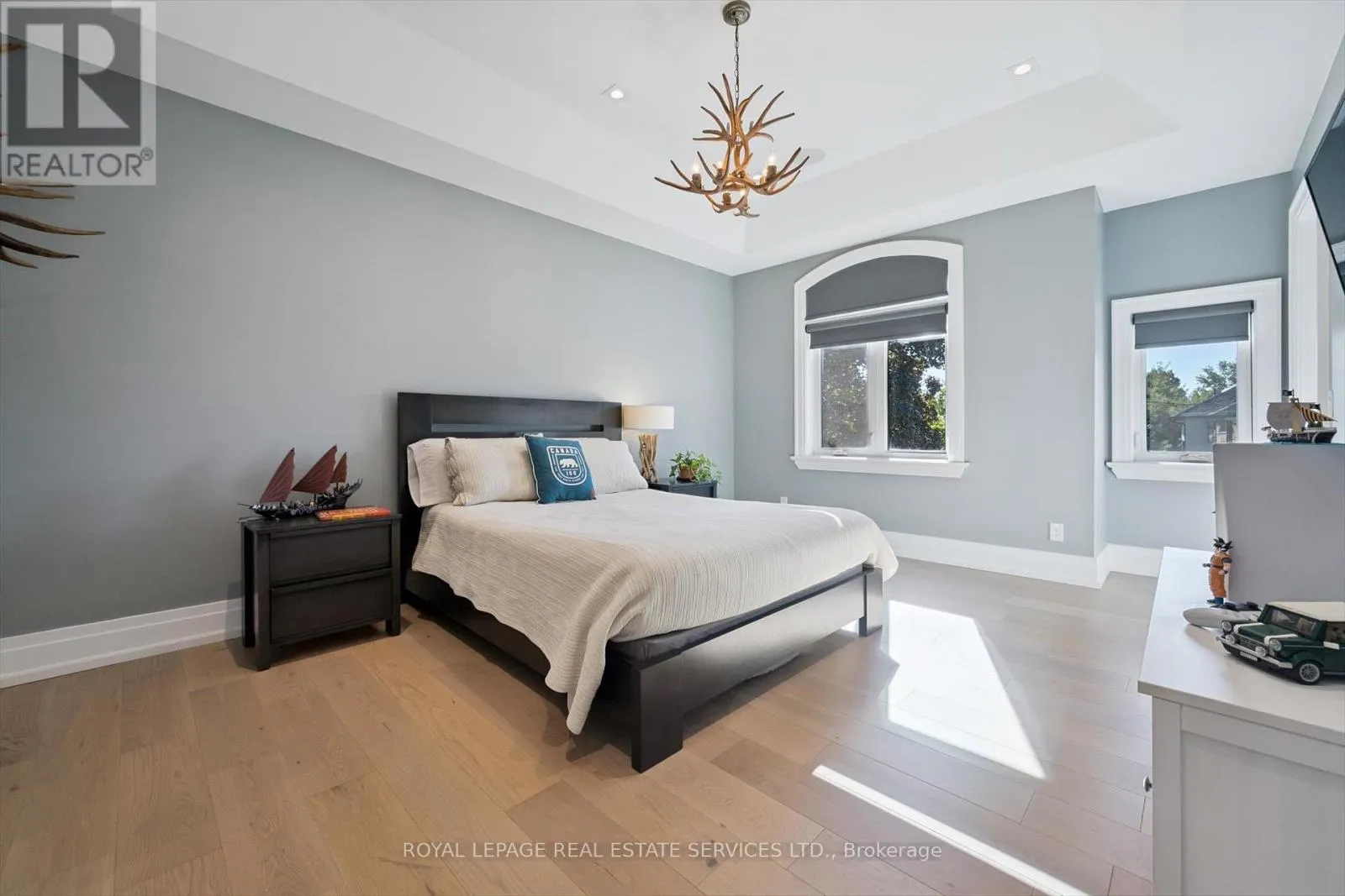 14 WESTGLEN CRESCENT