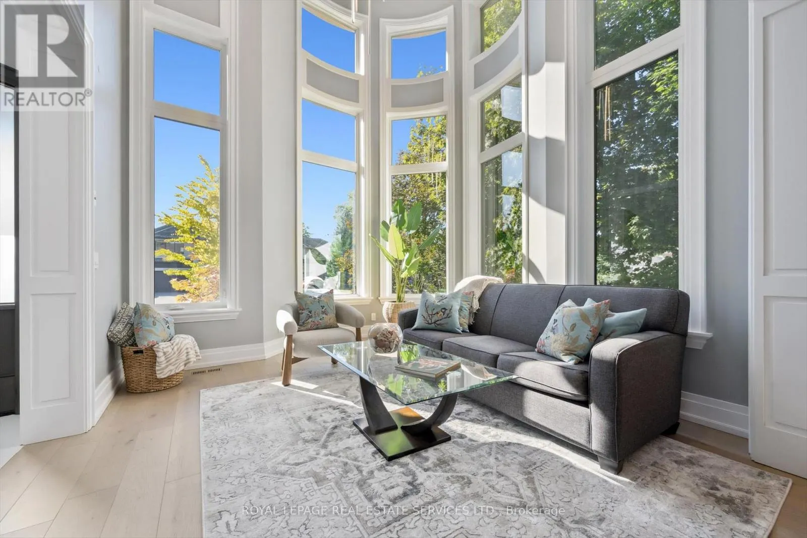 14 WESTGLEN CRESCENT