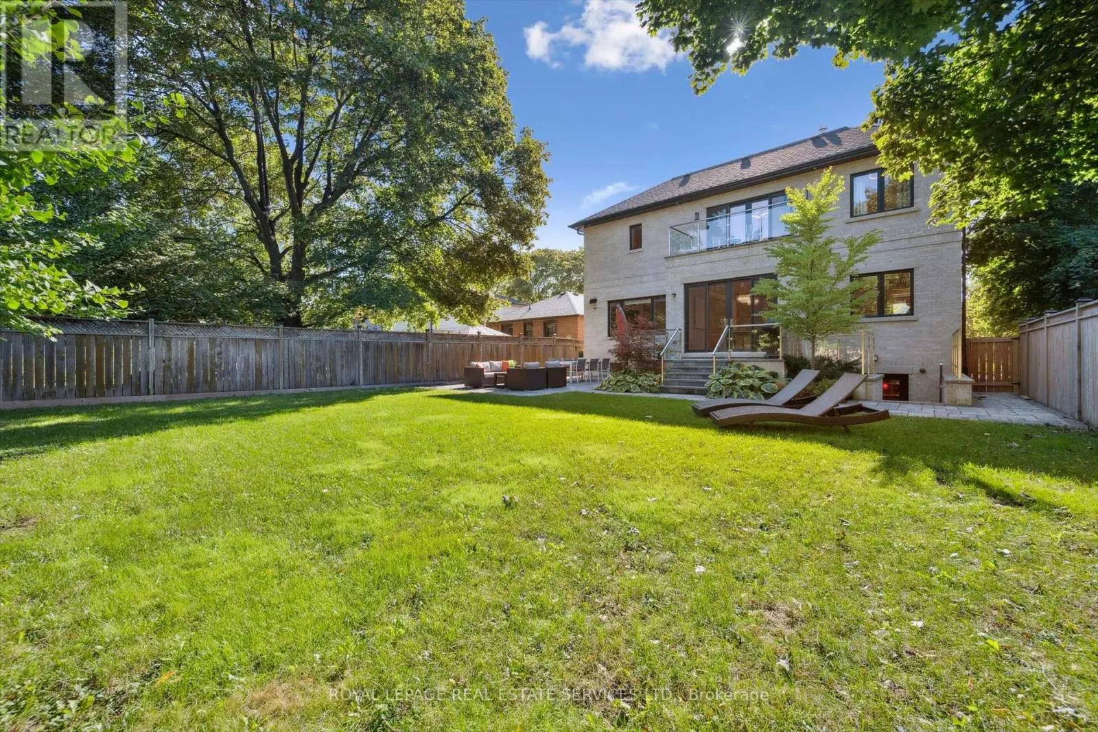 14 WESTGLEN CRESCENT