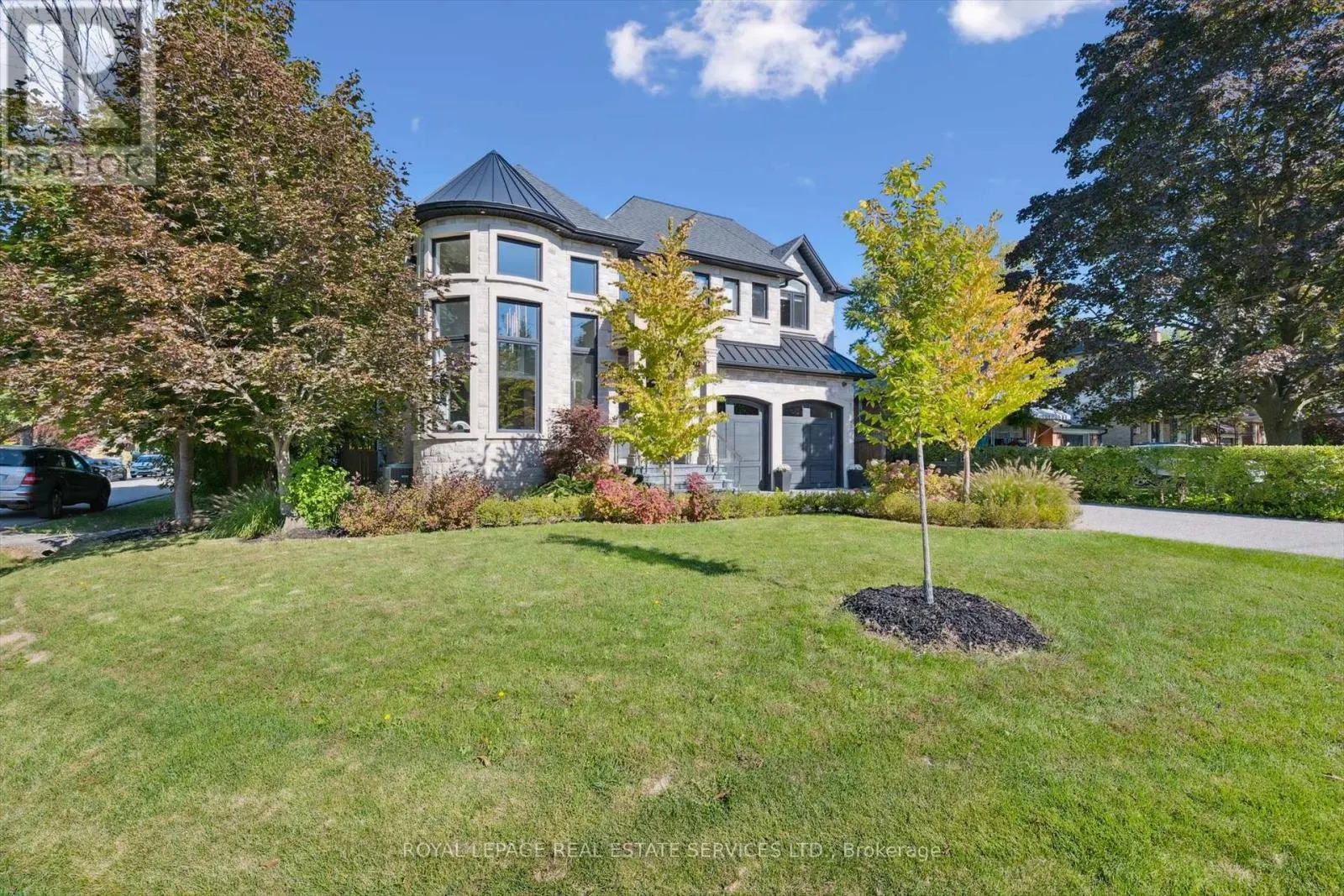 14 WESTGLEN CRESCENT