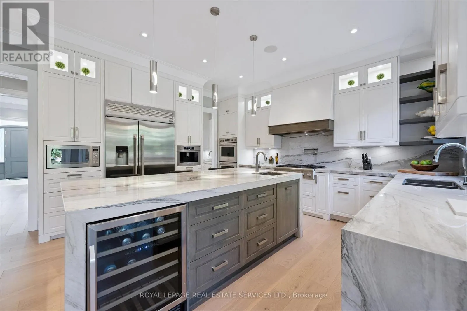 14 WESTGLEN CRESCENT