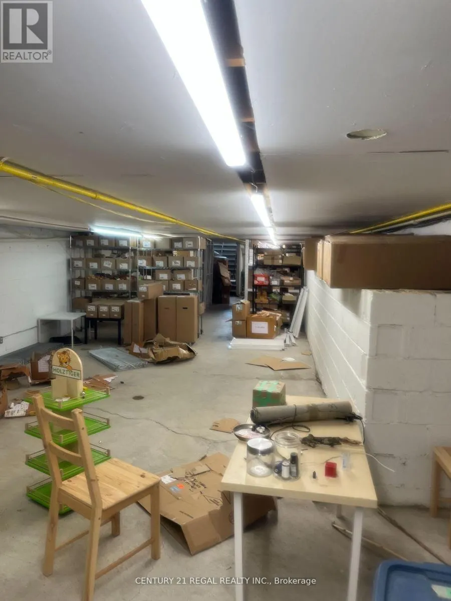 1702 QUEEN STREET W