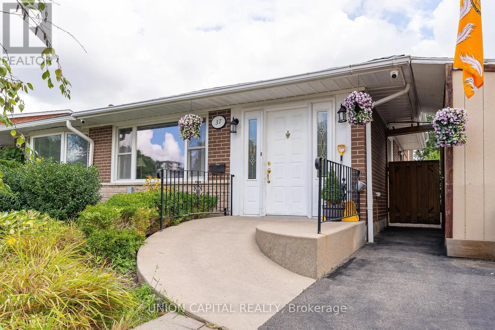 37 CALLOWHILL DRIVE