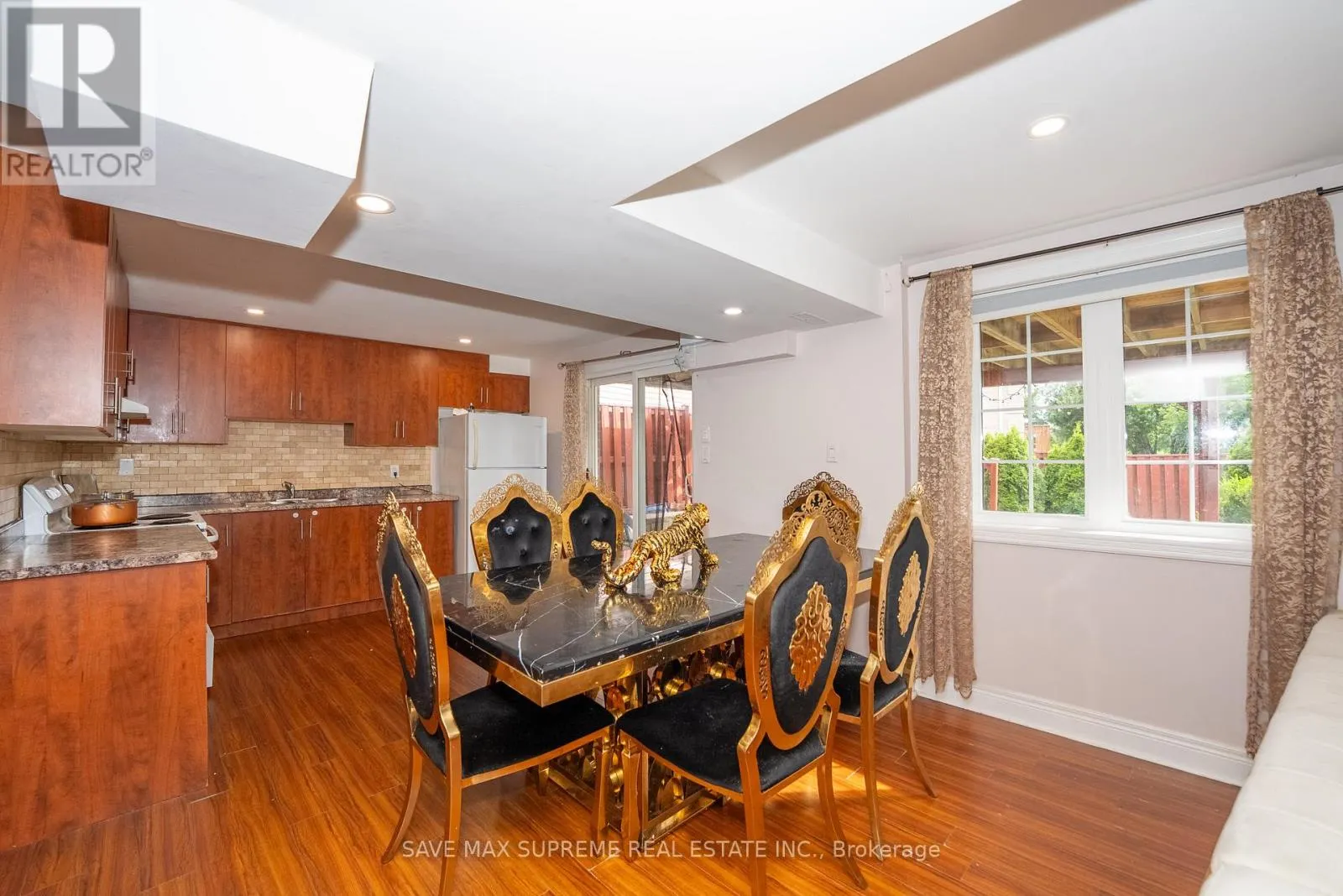 4 OZARK COURT