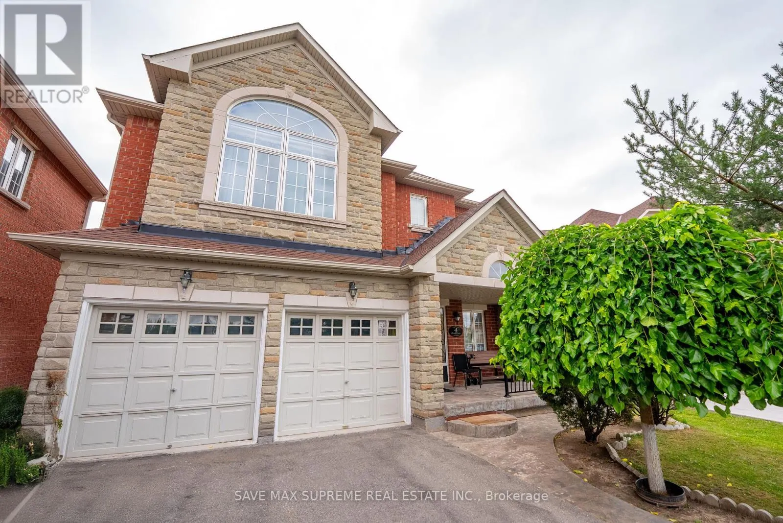 4 OZARK COURT