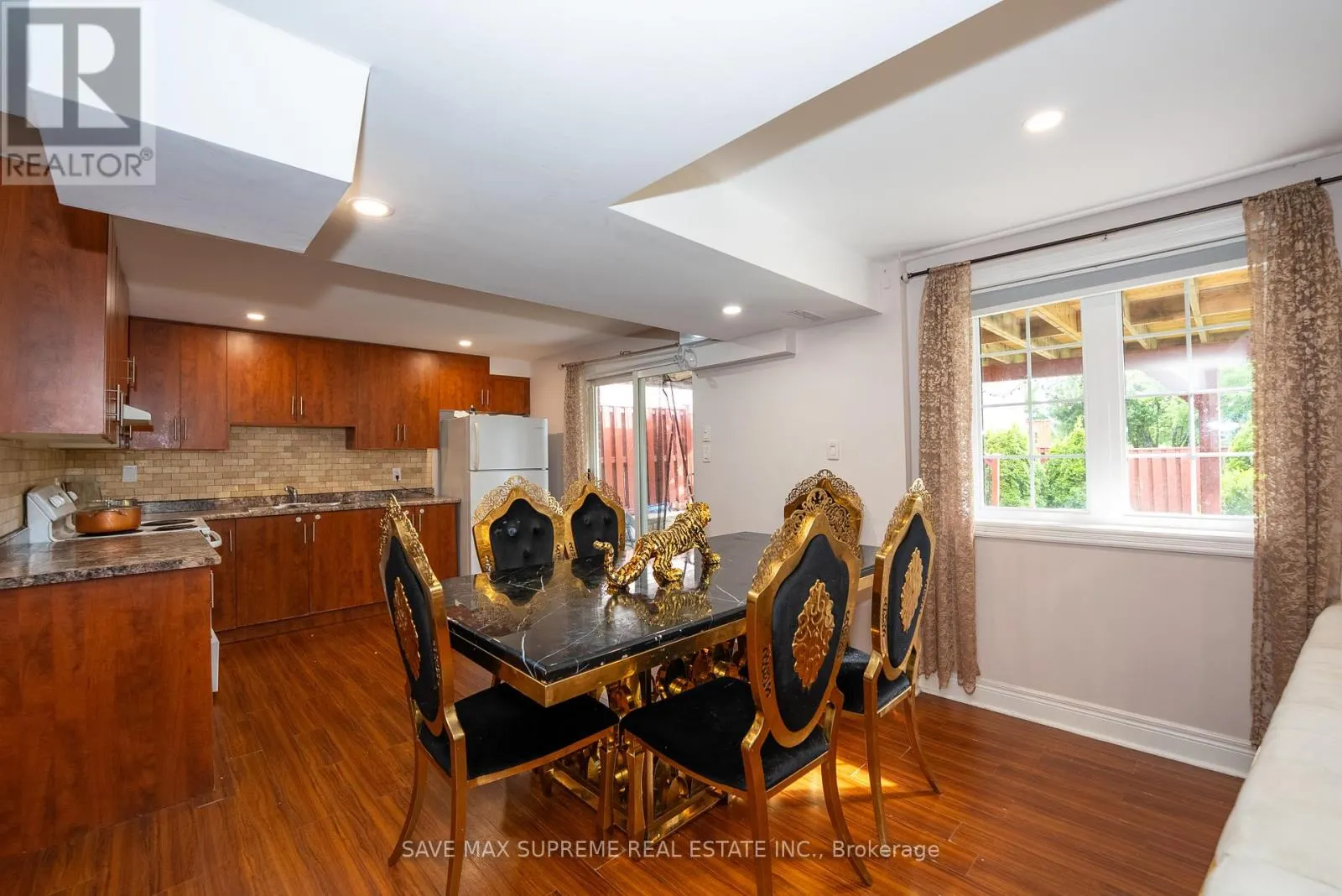 4 OZARK COURT