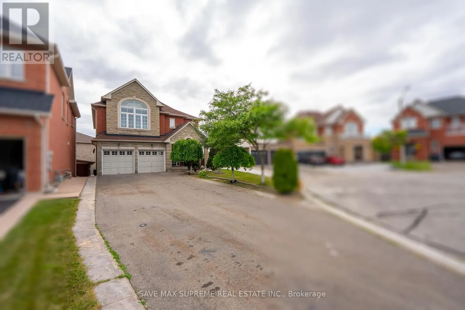 4 OZARK COURT
