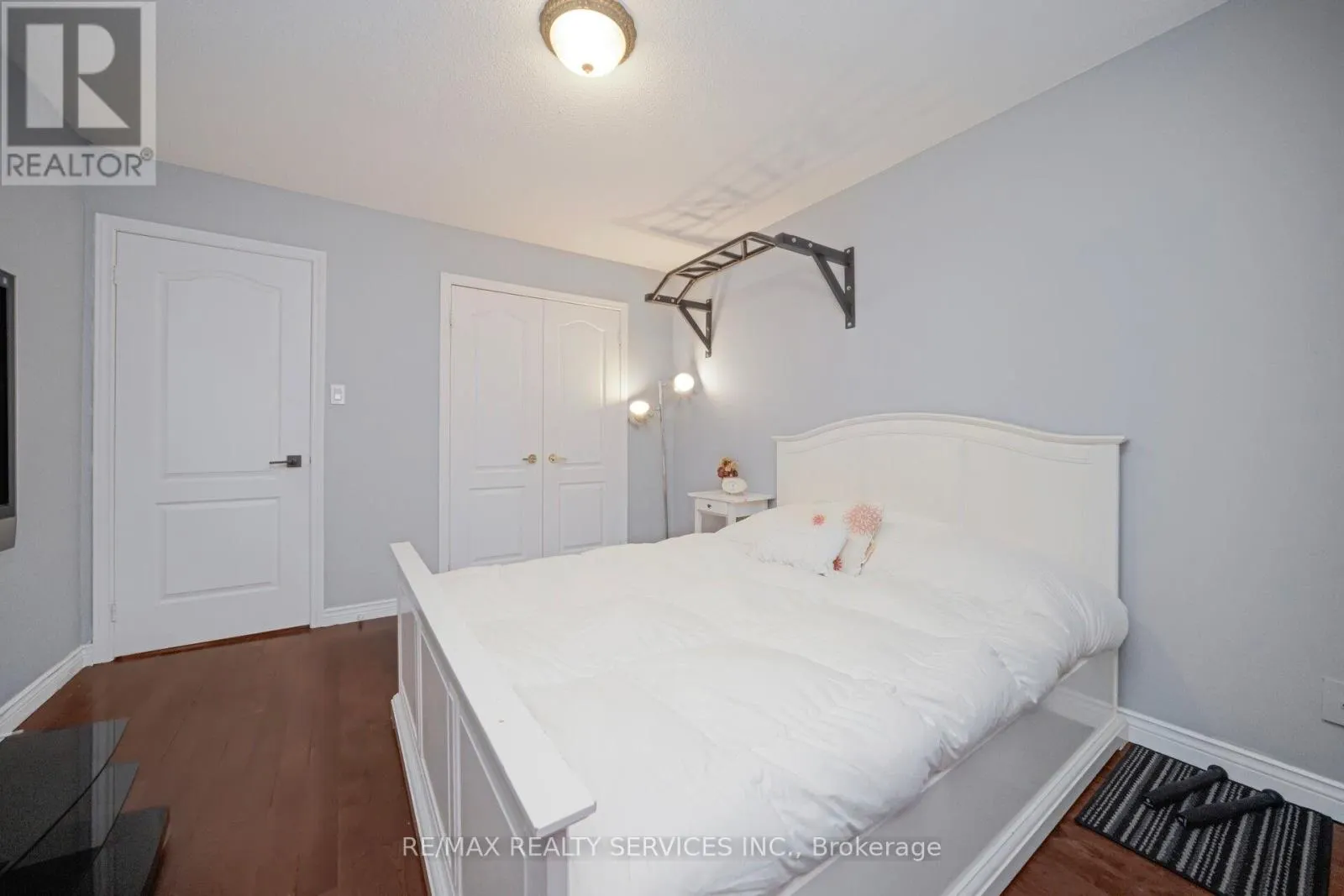 74 LEEWARD DRIVE N