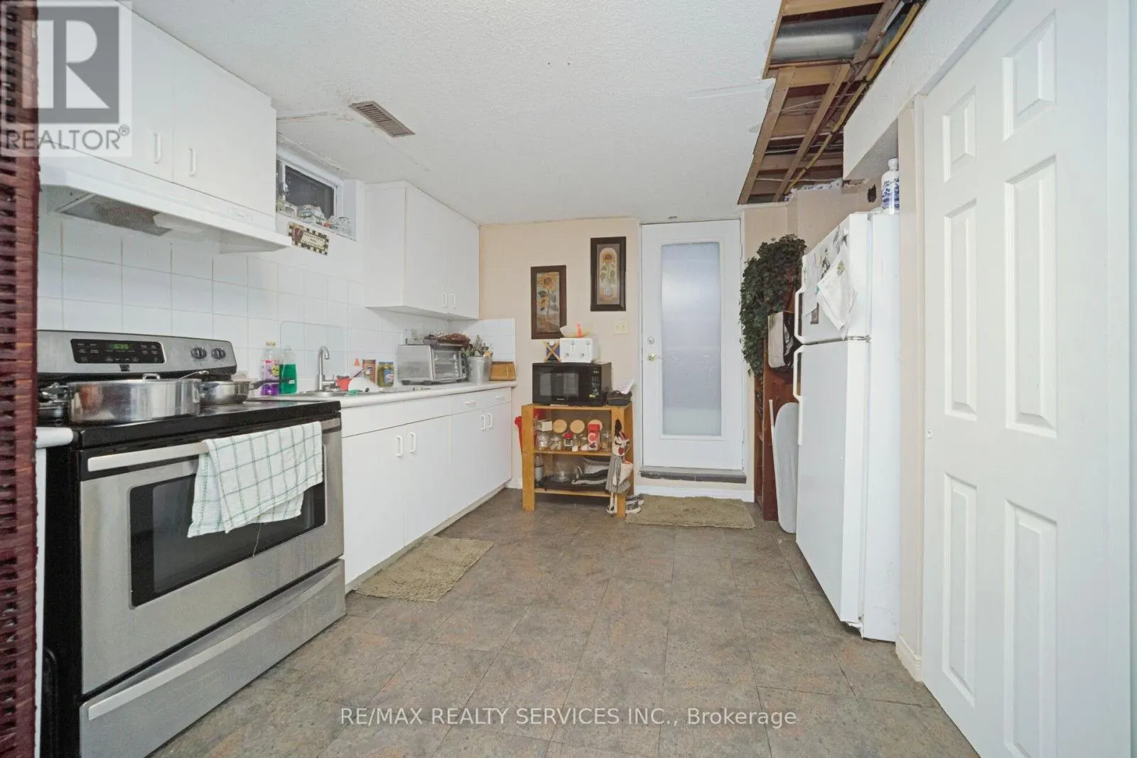 74 LEEWARD DRIVE N