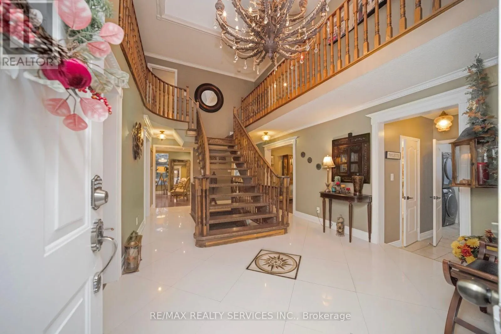 74 LEEWARD DRIVE N