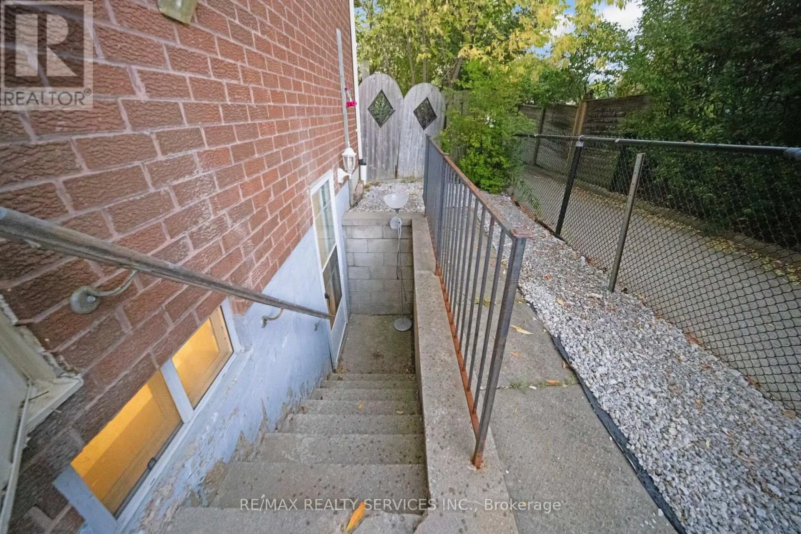 74 LEEWARD DRIVE N