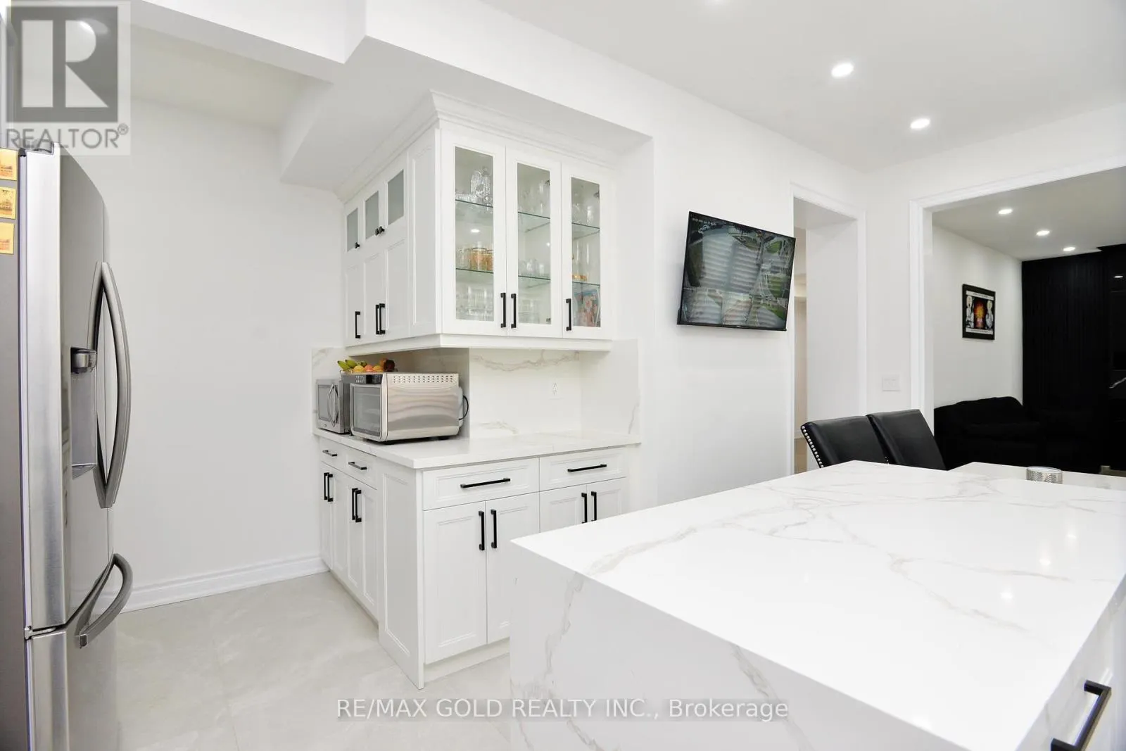 1 BLAKETON COURT