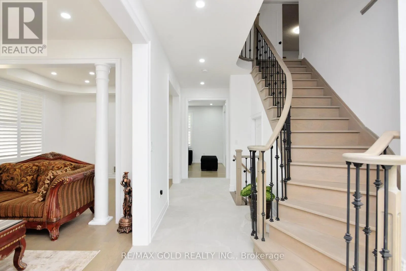 1 BLAKETON COURT