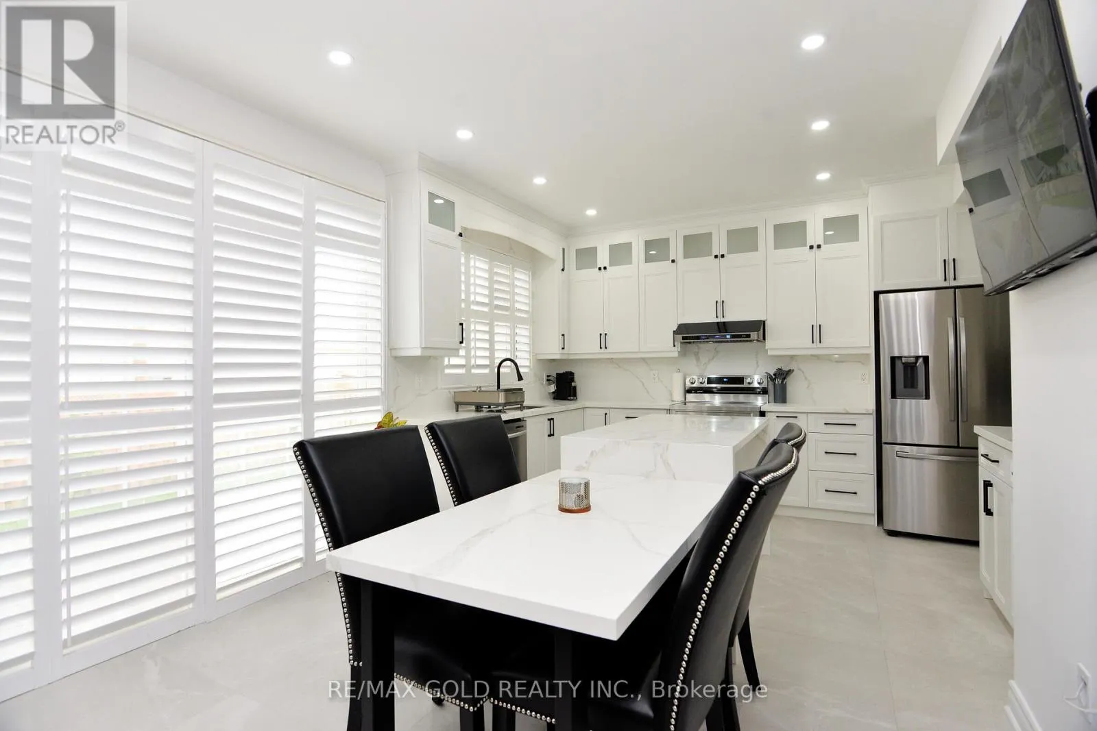 1 BLAKETON COURT