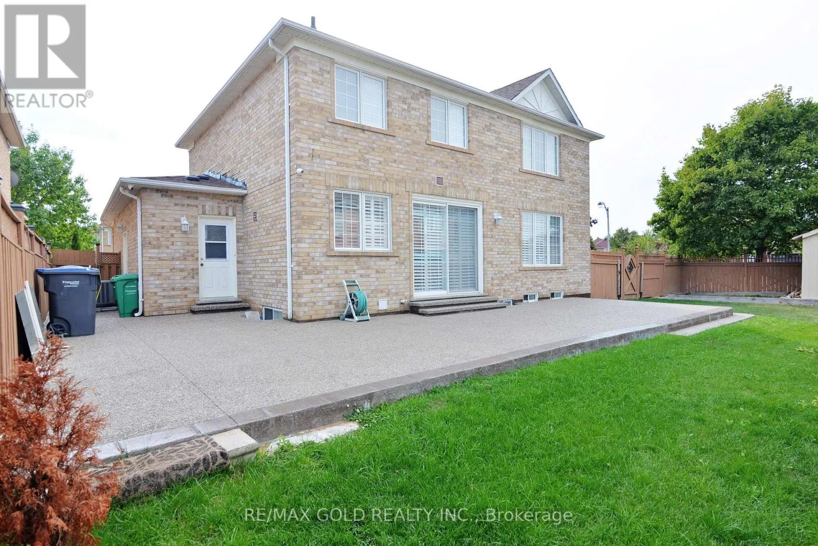 1 BLAKETON COURT