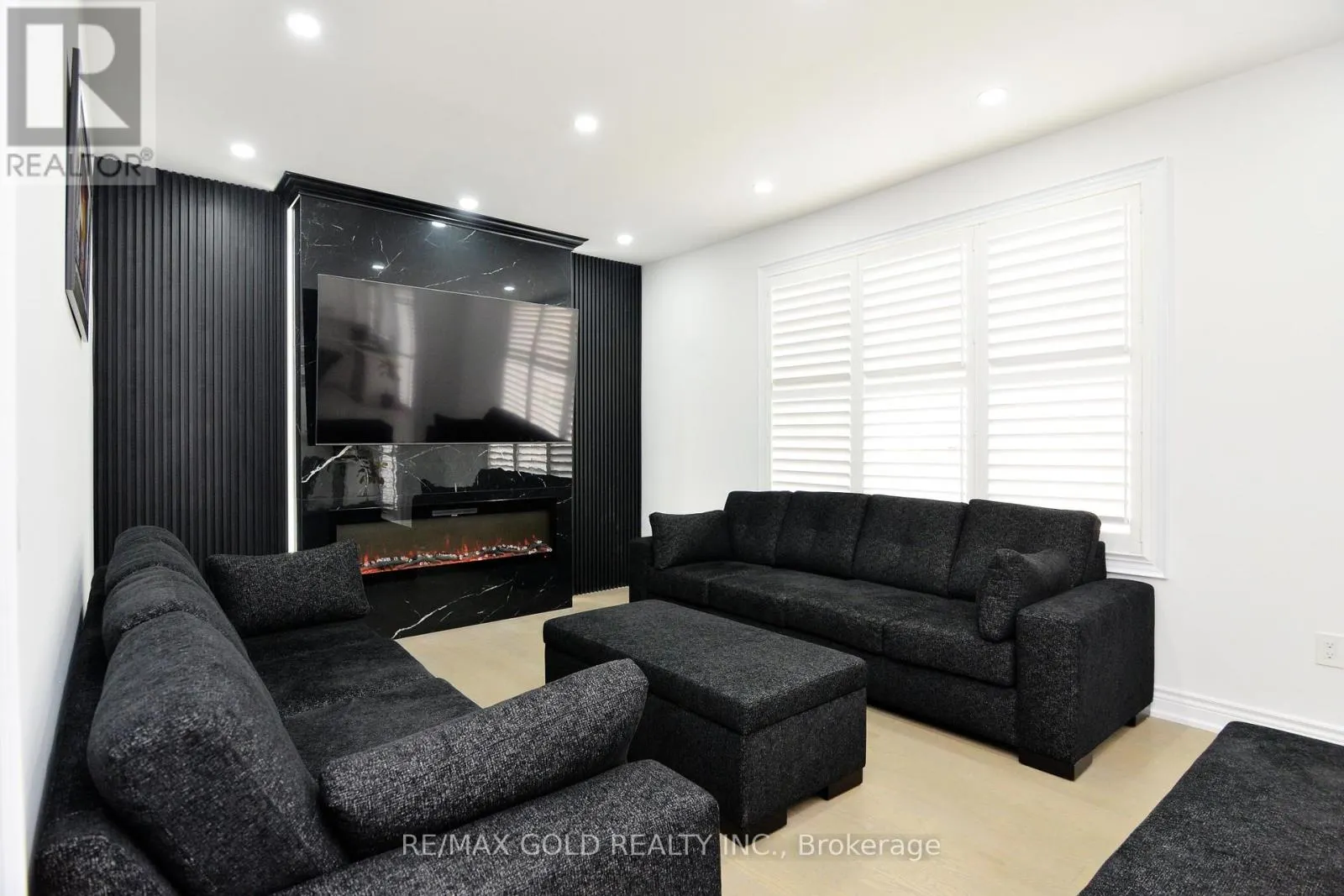 1 BLAKETON COURT
