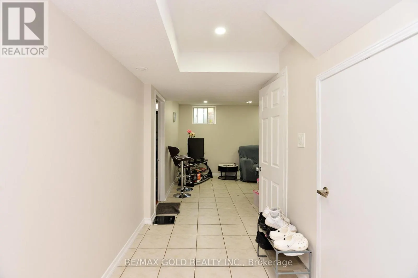1 BLAKETON COURT